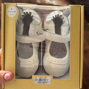 robeez Gracie shoe with leather upper and rubber outsole